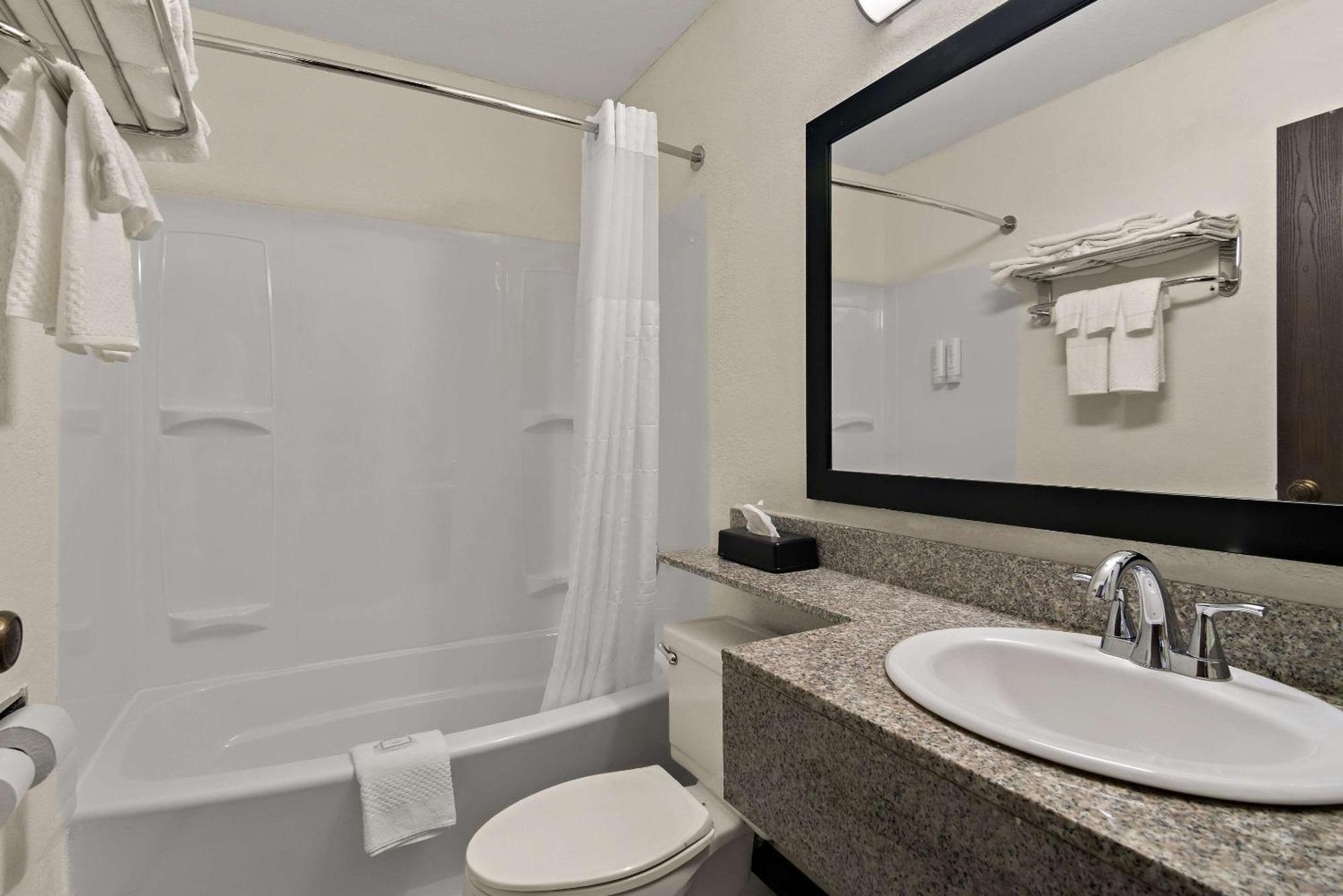 Clarion Pointe Bloomington-Normal Near I-55 And University Extérieur photo