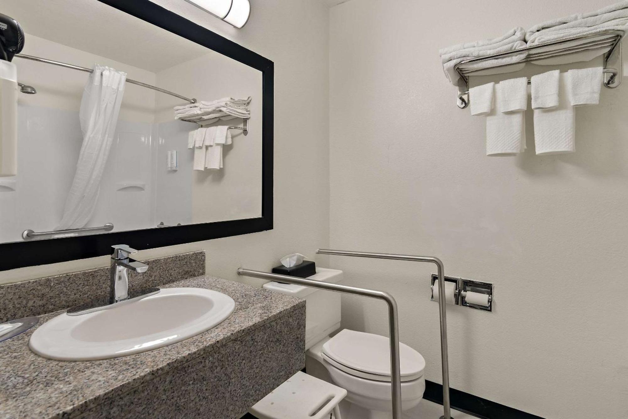 Clarion Pointe Bloomington-Normal Near I-55 And University Extérieur photo